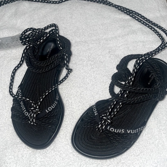 Louis Vuitton - Authenticated Lock It Sandal - Leather Black Plain for Women, Never Worn